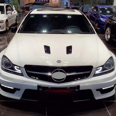 Mercedes-Benz C-класса W204 с полным набором углеродного волокна двигателя капот испытан