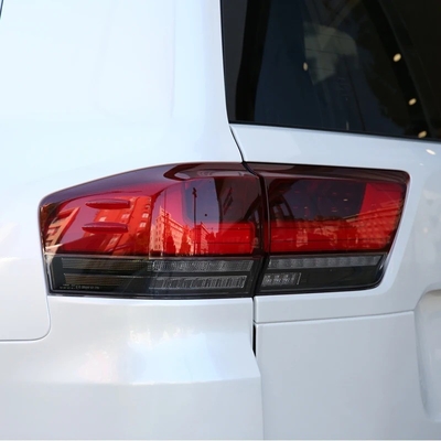 Land Cruiser LC300 с светодиодными задними фонарями 2022 года и сигнальными фонарями тормоза